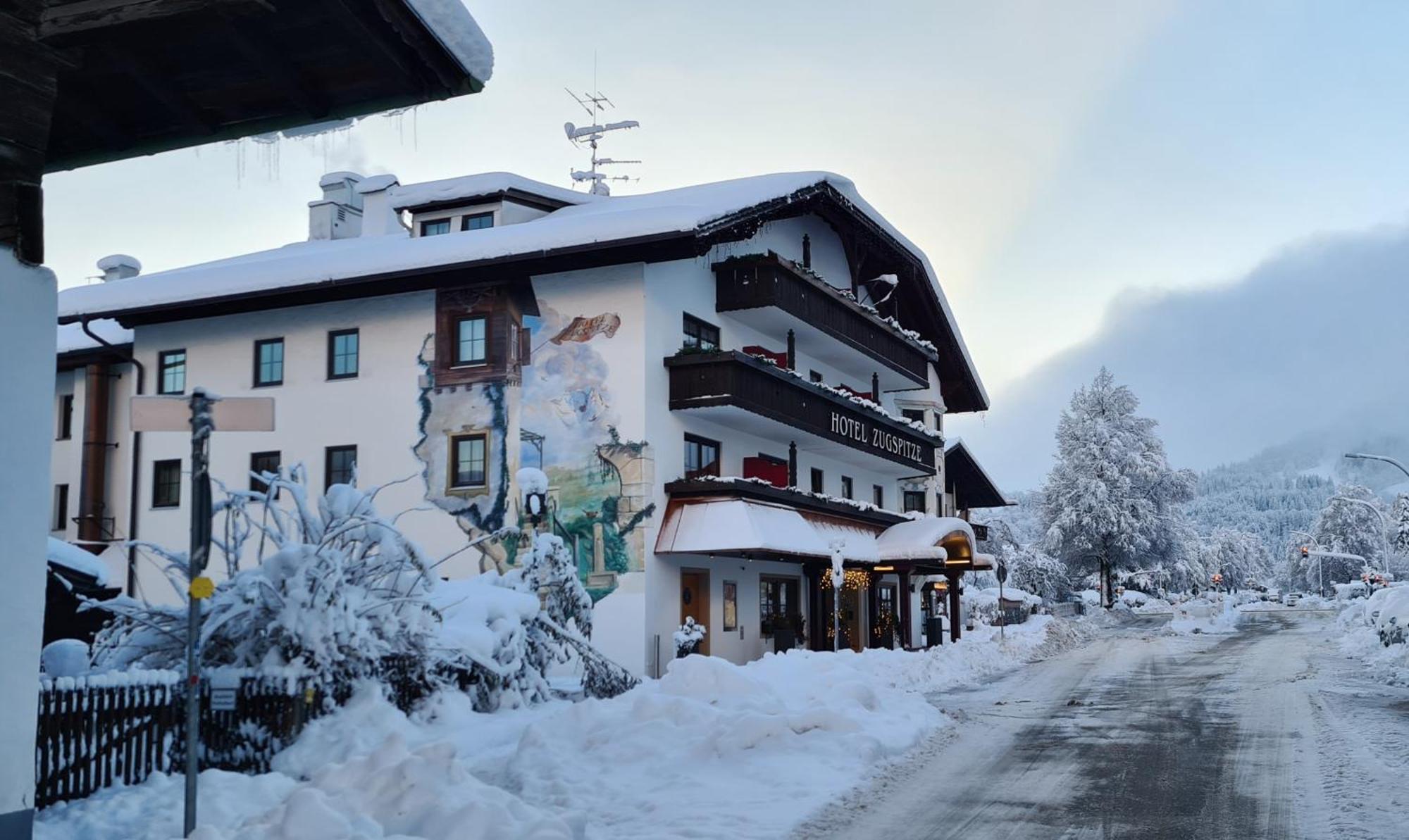 Hotel Zugspitze Garmisch-Partenkirchen Bagian luar foto
